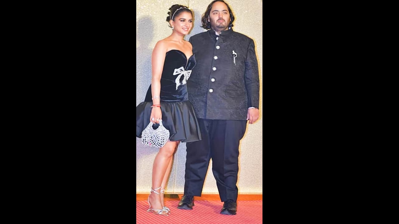 Mukesh Ambani family wedding anant ambani radhika merchant wedding in jamnagar 