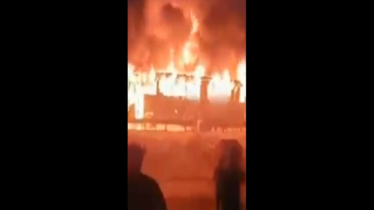 fire in bus 10 people burnt alive