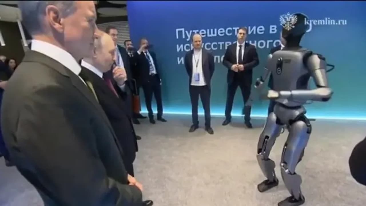 Russian AI Robot Dances For Putin