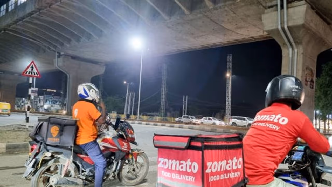 Zomato and Swiggy delivery Boys