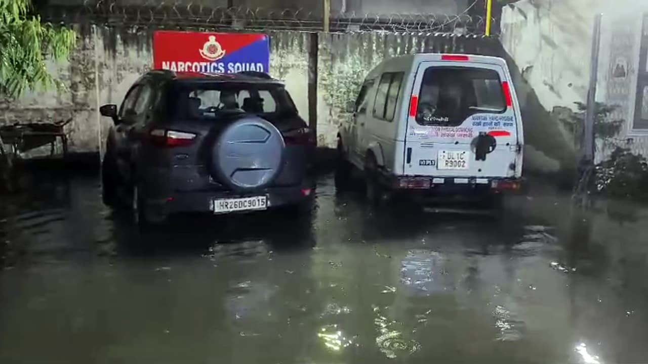delhi rain latest photos delhi rain latest photos