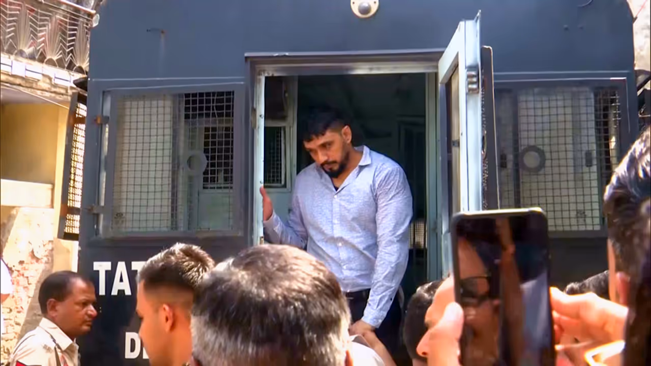 Gangster Kala Jatheri taken back to Delhi Central Jail after seven hour custody parole for twin daughters' religious ceremonies Gangster Kala Jatheri taken back to Delhi Central Jail after seven hour custody parole for twin daughters' religious ceremonies