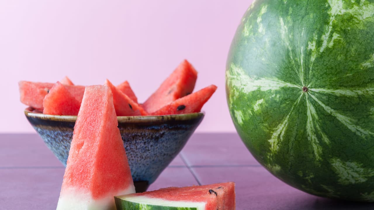 Benefits of eating watermelon at night Benefits of eating watermelon at night