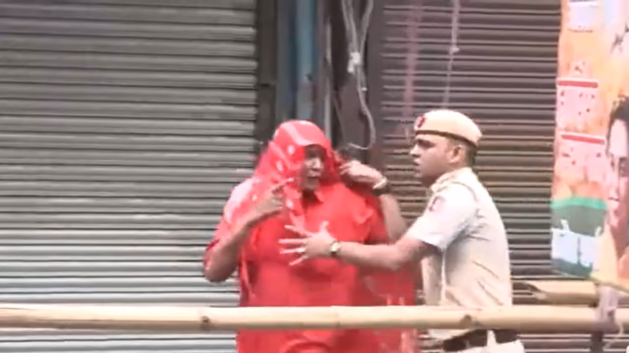 Chaos At 1st Event By Delhi CM Rekha Gupta After Attack