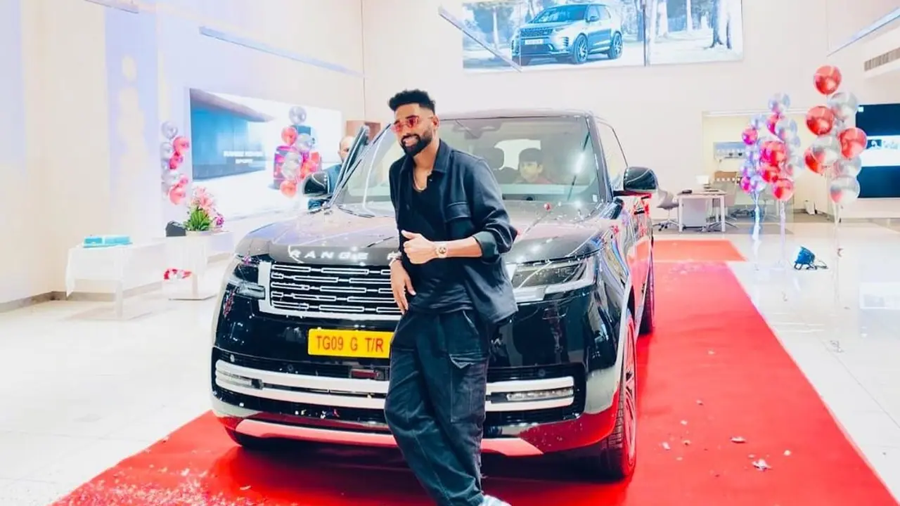 Mohammed Siraj New Land Rover Car