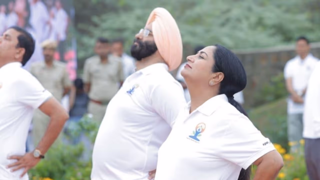 CM Rekha Gupta Leads Yoga Event CM Rekha Gupta Leads Yoga Event