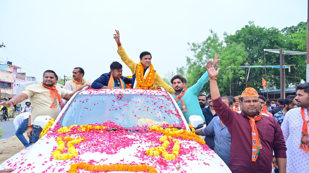 deadline is over Uttar Pradesh BJP candidate Shashank Mani Tripathi rushes to file nomination papers Watch video bsm