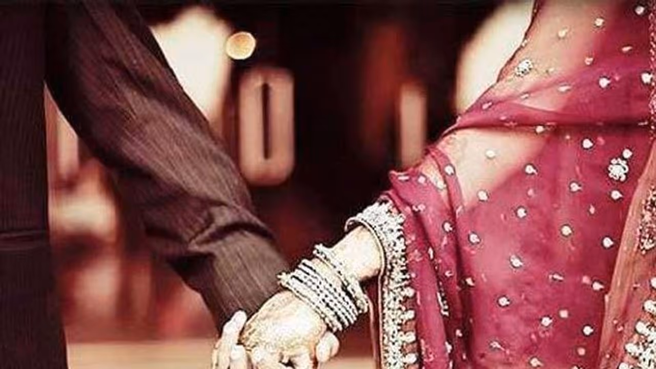 Bride elopes with lover