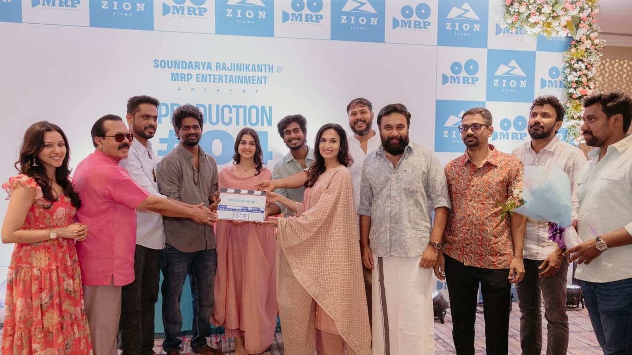 Tourist Family Director