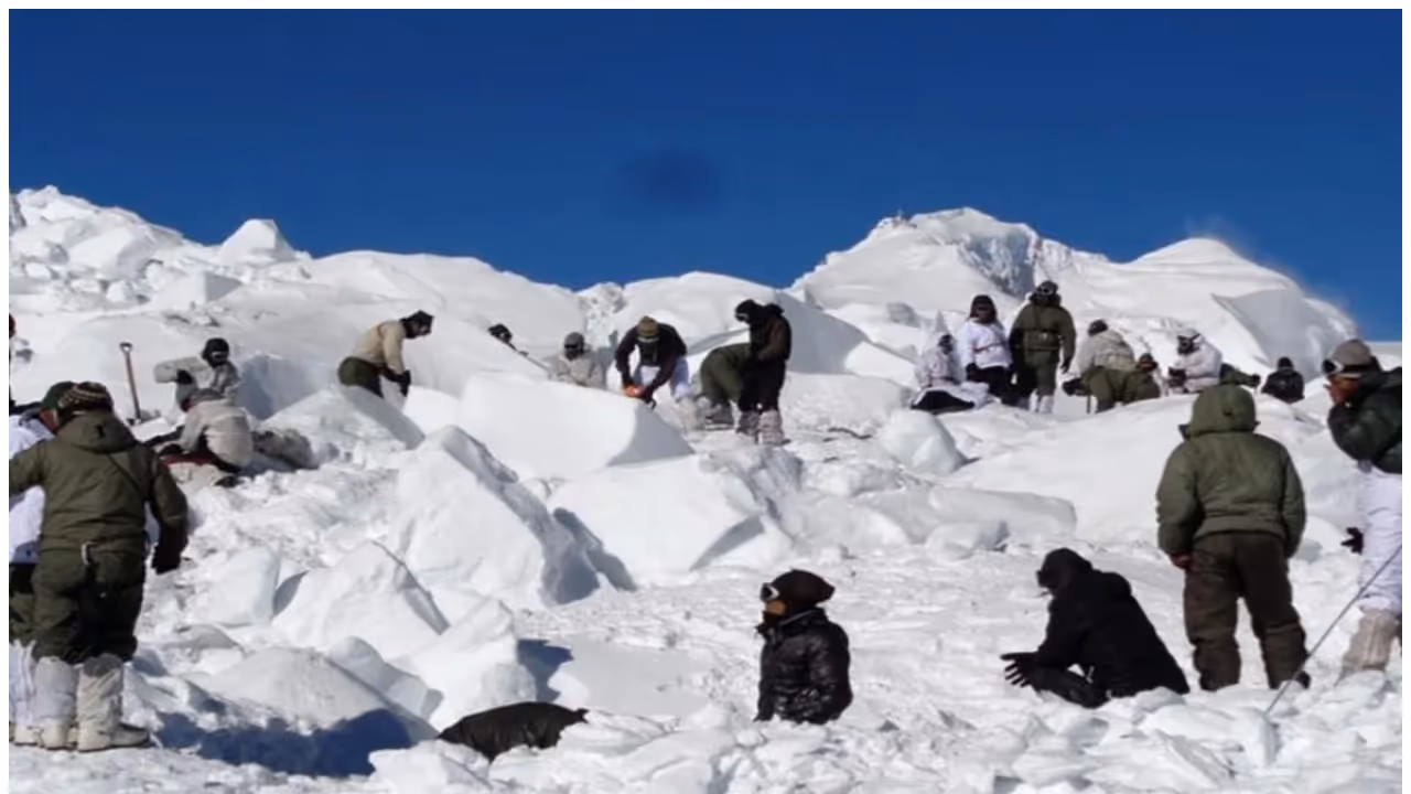 Avalanche hits Siachen Glacier in Ladakh; 3 soldiers killed, rescue operations underway Avalanche hits Siachen Glacier in Ladakh; 3 soldiers killed, rescue operations underway