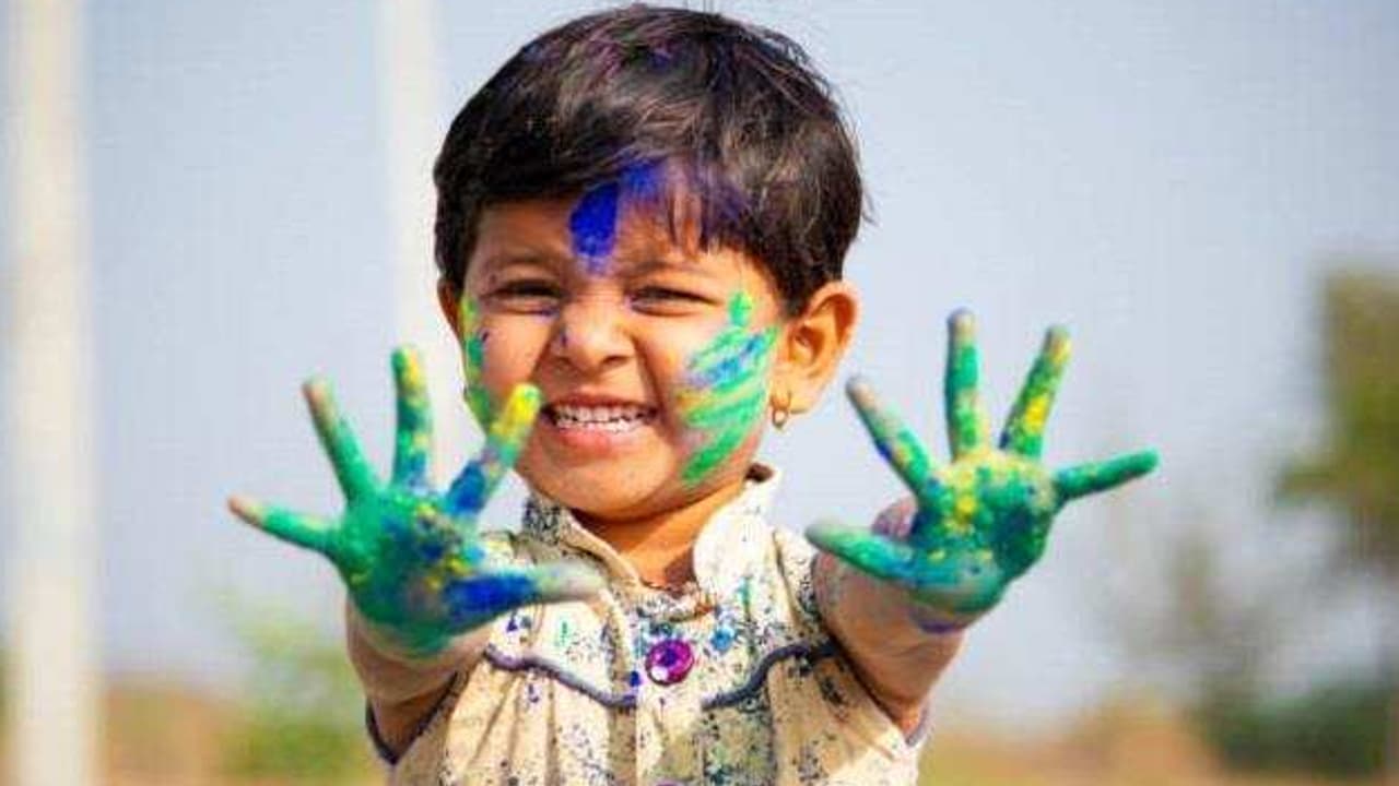 kids holi