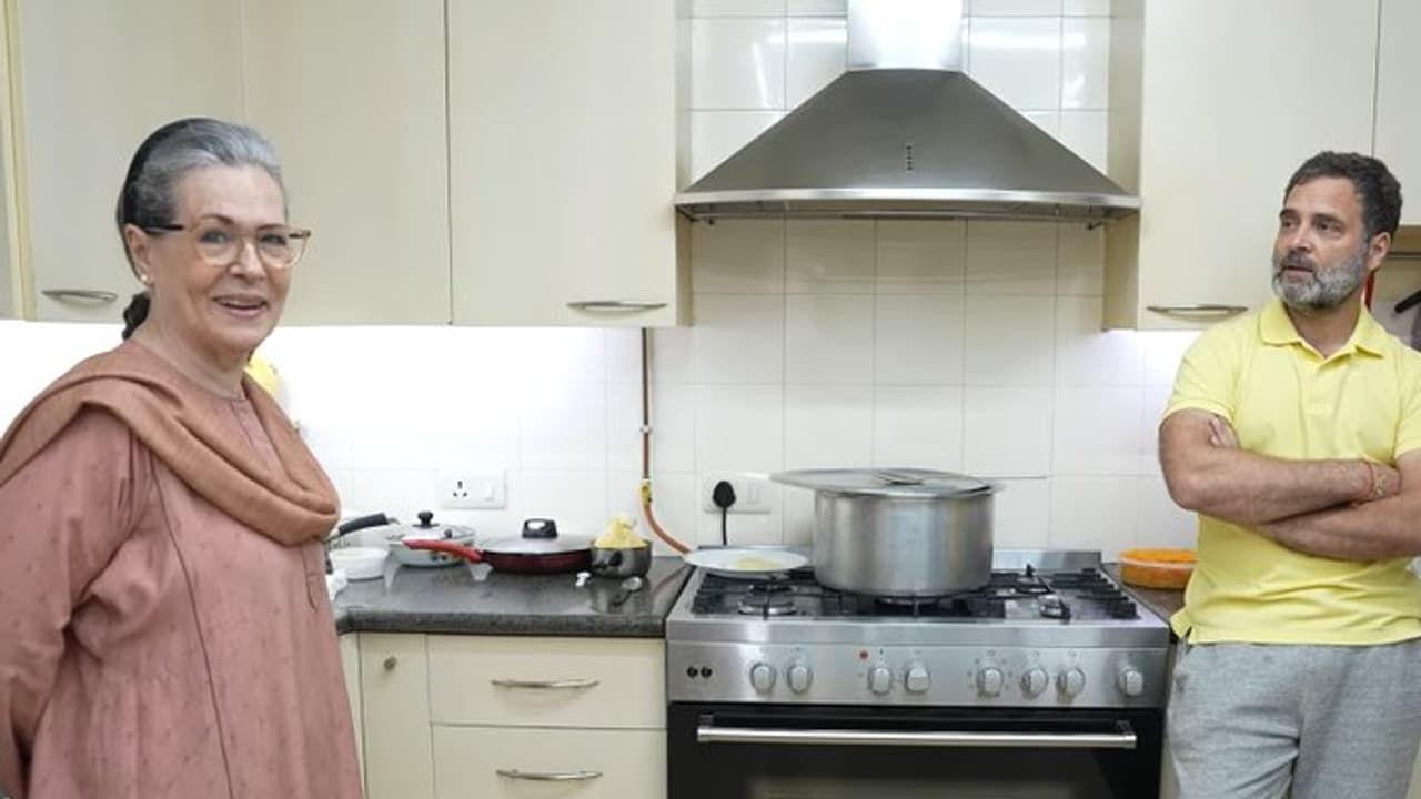 Rahul Gandhi in Kitchen Rahul Gandhi in Kitchen