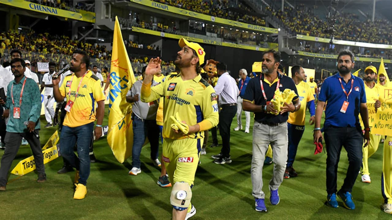 MS Dhoni lap of honour