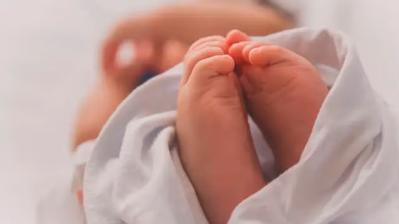 Newborn Dies After Accidentally Being Crushed by parents Newborn Dies After Accidentally Being Crushed by parents