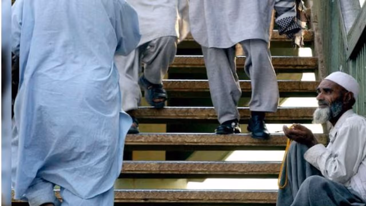 Saudi Arabia Deports 56,000 Pakistani Beggars Saudi Arabia Deports 56,000 Pakistani Beggars