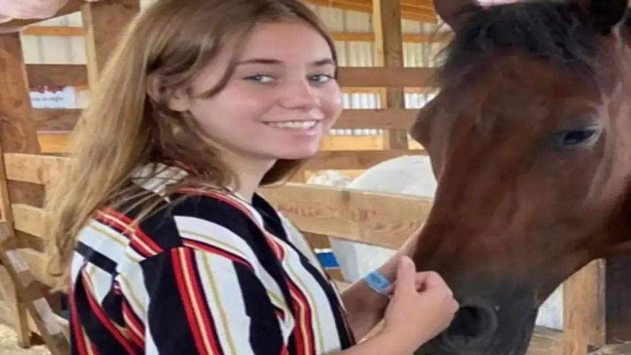 Adriana Kuch Adriana Kuch