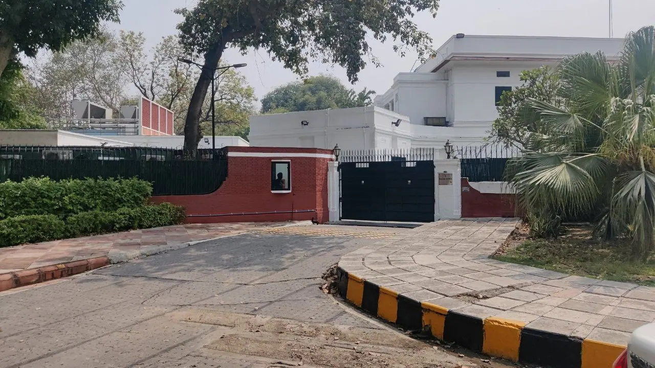 India removes all external security Barricades Bunkers PCR Vans in front of the British High commission 