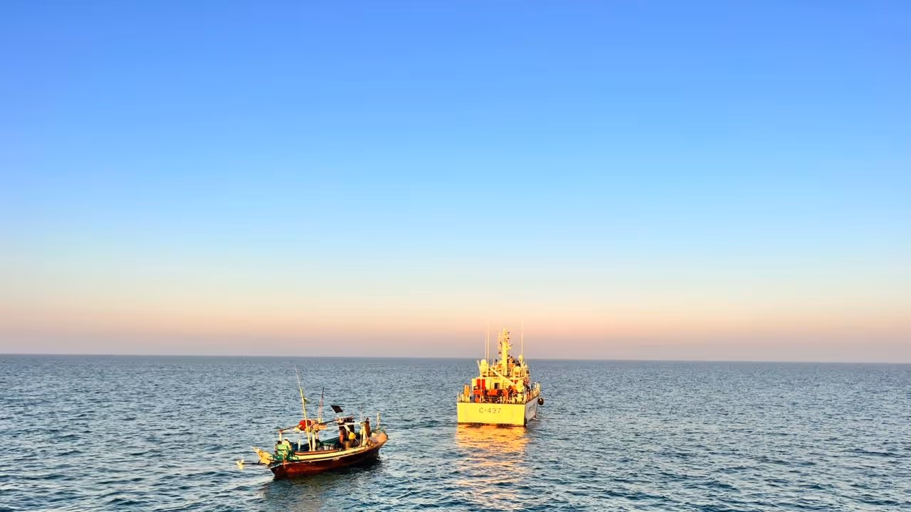 Indian Coast Guard apprehended a Pakistani fishing boat with 11 crew inside the Indian Exclusive Economic Zone. Indian Coast Guard apprehended a Pakistani fishing boat with 11 crew inside the Indian Exclusive Economic Zone.