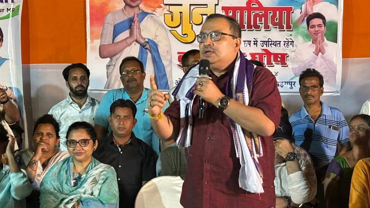 Kunla Ghosh said to pay tribute to Satyajit Rays birthday to watch Hirak Rajar deshe bsm Kunla Ghosh said to pay tribute to Satyajit Rays birthday to watch Hirak Rajar deshe bsm