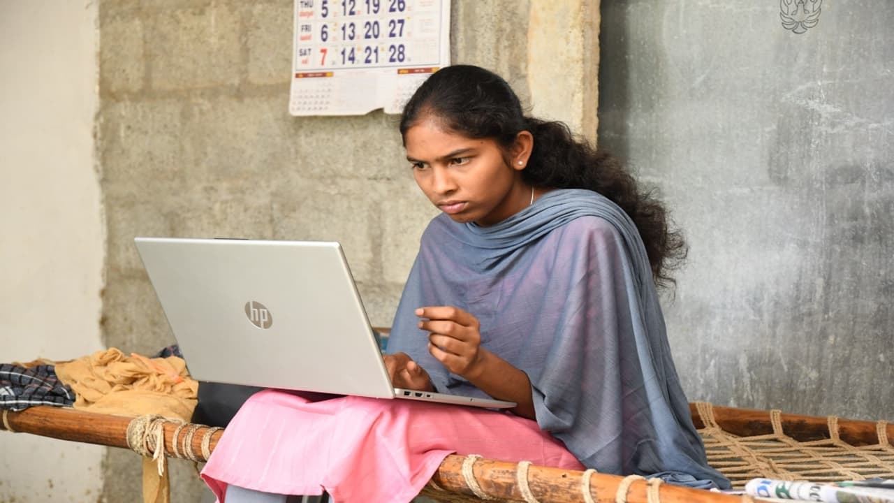  Tamilndu Tribal Student Rajeshwari