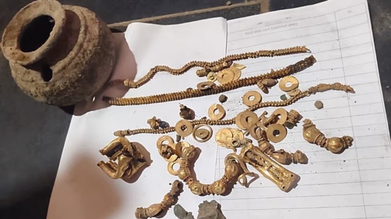 Ancient gold ornaments found in Lakkundi Karnataka house construction site Ancient gold ornaments found in Lakkundi Karnataka house construction site