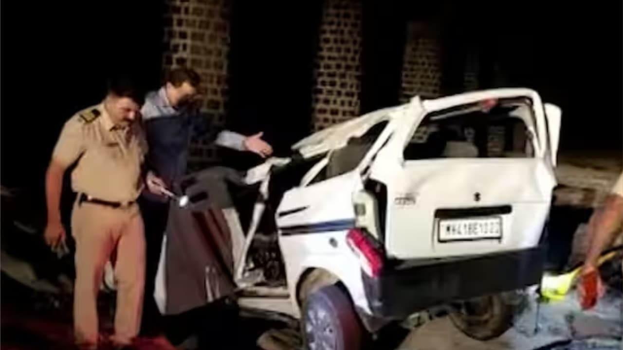 Nashik Maharashtra car fell from the bridge Nashik Maharashtra car fell from the bridge