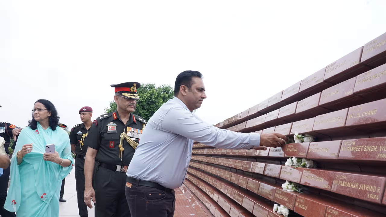 Army Vice Chief salutes fallen comrades before taking charge