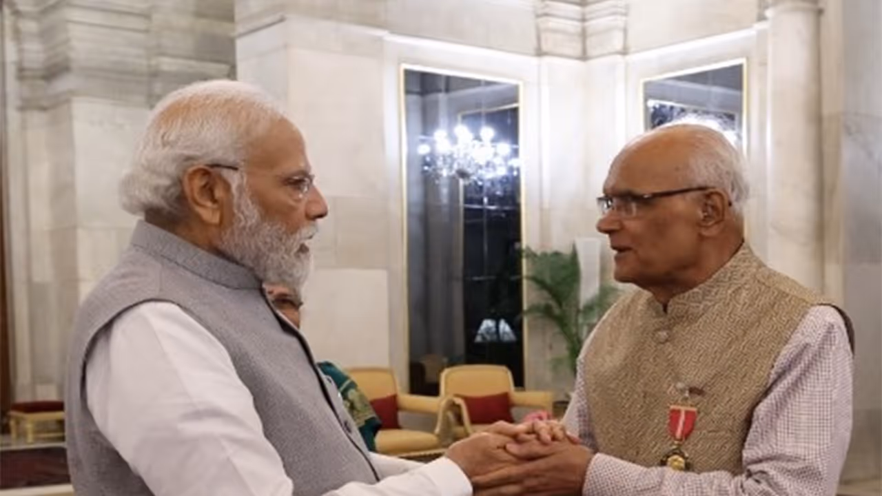 PM Narendra Modi with SL Bhyrappa
