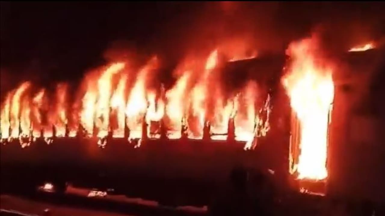 New Delhi Darbhanga Express train Fire
