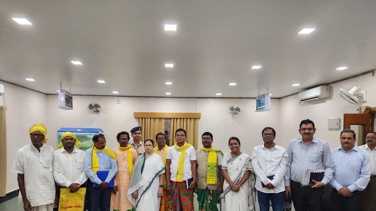 CM Mamata banerjee met the Kurmi leaders in Jhargram on a three day districts visit bsm