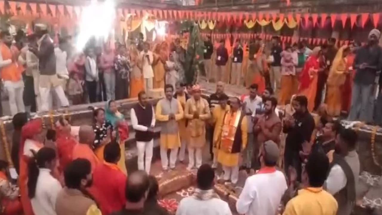 Dhar Bhojshala Sees Basant Panchami Prayers Heavy Security After SC Order Dhar Bhojshala Sees Basant Panchami Prayers Heavy Security After SC Order