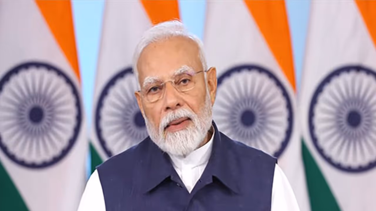 PM Modi announces ex gratia after Hassan truck crash 