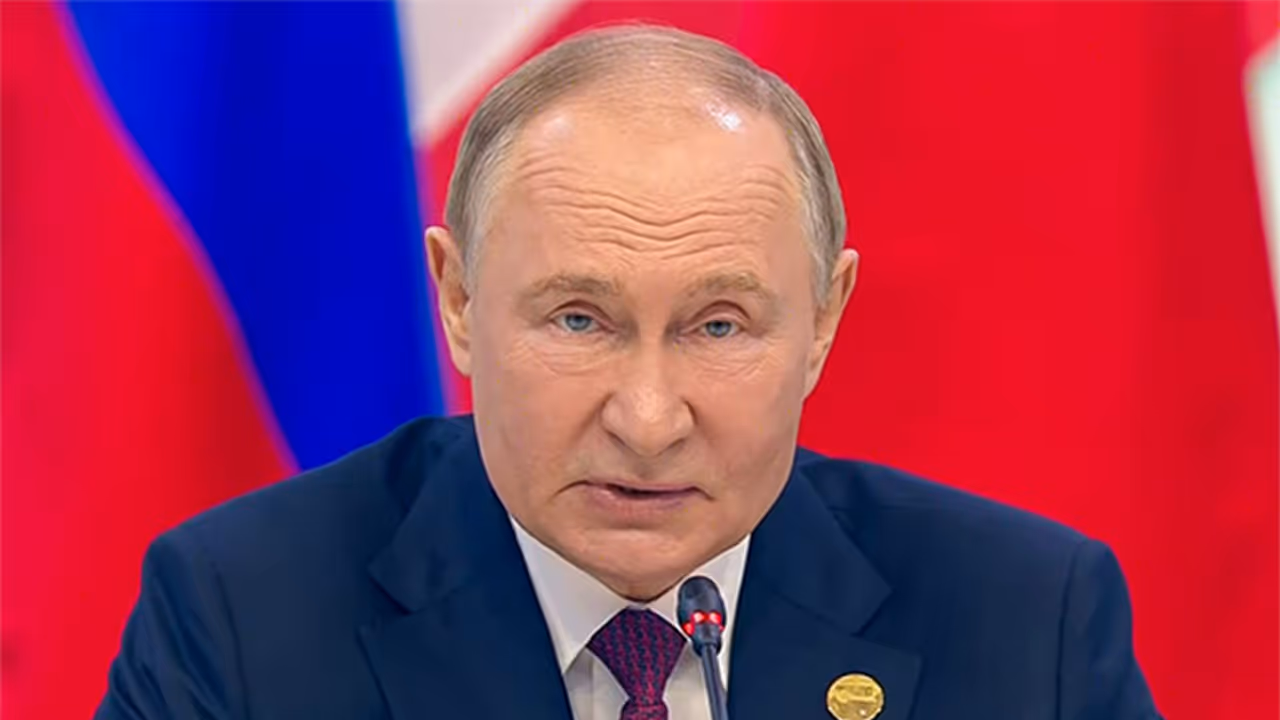 Putin urges Russian economy to outpace global growth