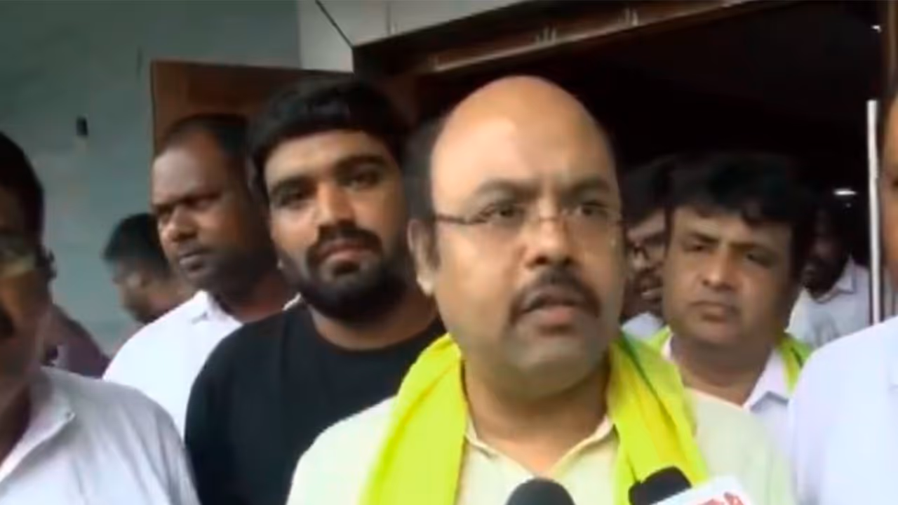 Congress leader Yathindra Siddaramaiah confirms CM Siddaramaiah will complete full term (Photo/ANI)