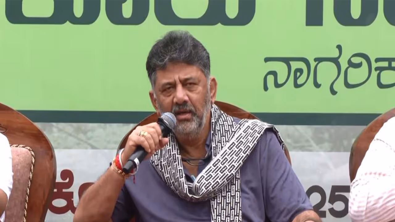 Karnataka Dy CM DK Shivakumar interacts with citizens at Koramangala Park during Bengaluru Nadige (Photo/ANI)