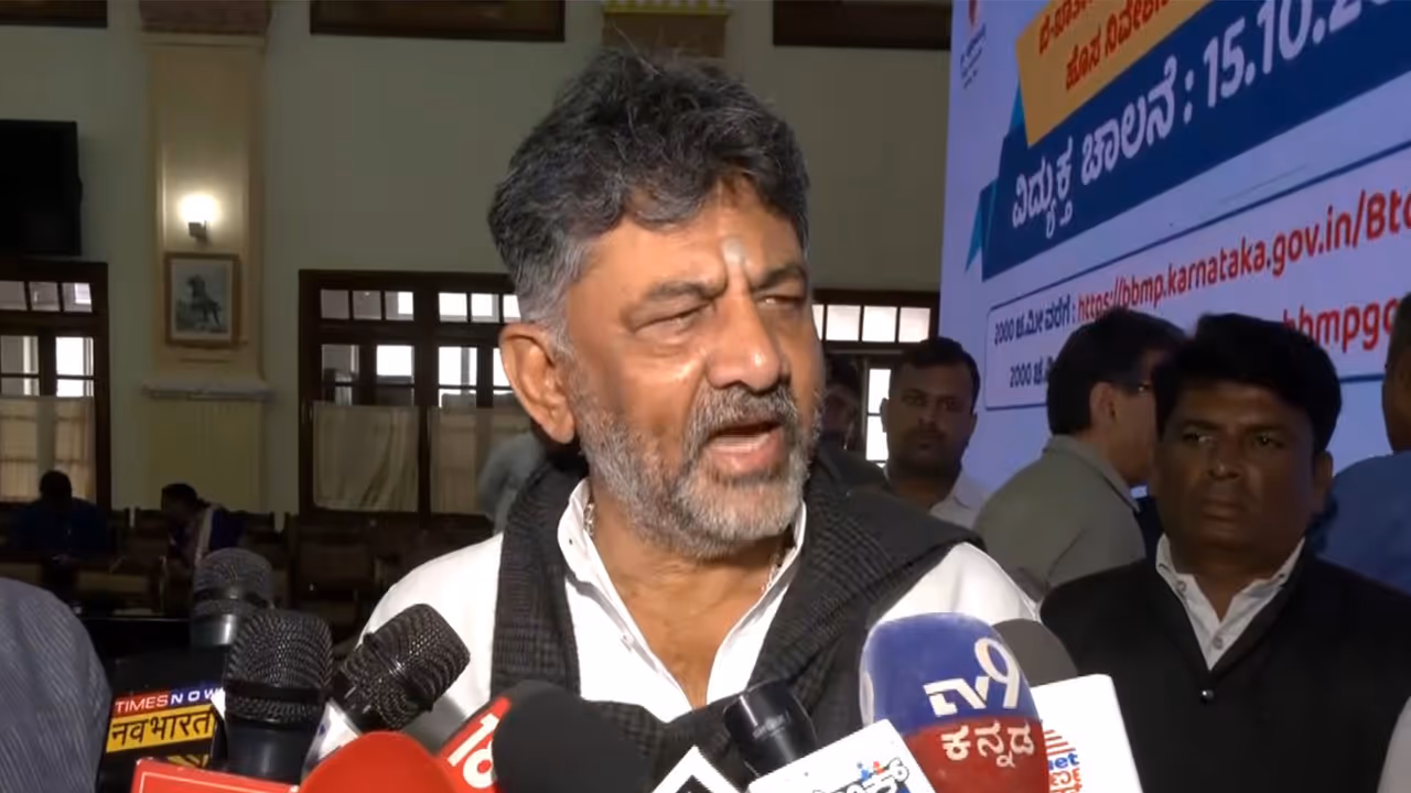 Karnataka Deputy Chief Minister DK Shivakumar announces DPR for 500 km white topping of Bengaluru roads (File photo/ANI) Karnataka Deputy Chief Minister DK Shivakumar announces DPR for 500 km white topping of Bengaluru roads (File photo/ANI)