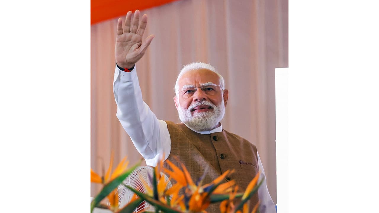 PM Modi Trims Convoy Size Promotes EV Use as New Patriotism PM Modi Trims Convoy Size Promotes EV Use as New Patriotism