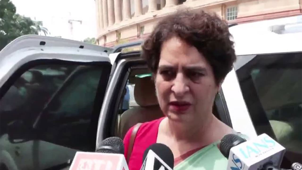 Priyanka Gandhi questions Centre over police action against student protesters in delhi Priyanka Gandhi questions Centre over police action against student protesters in delhi
