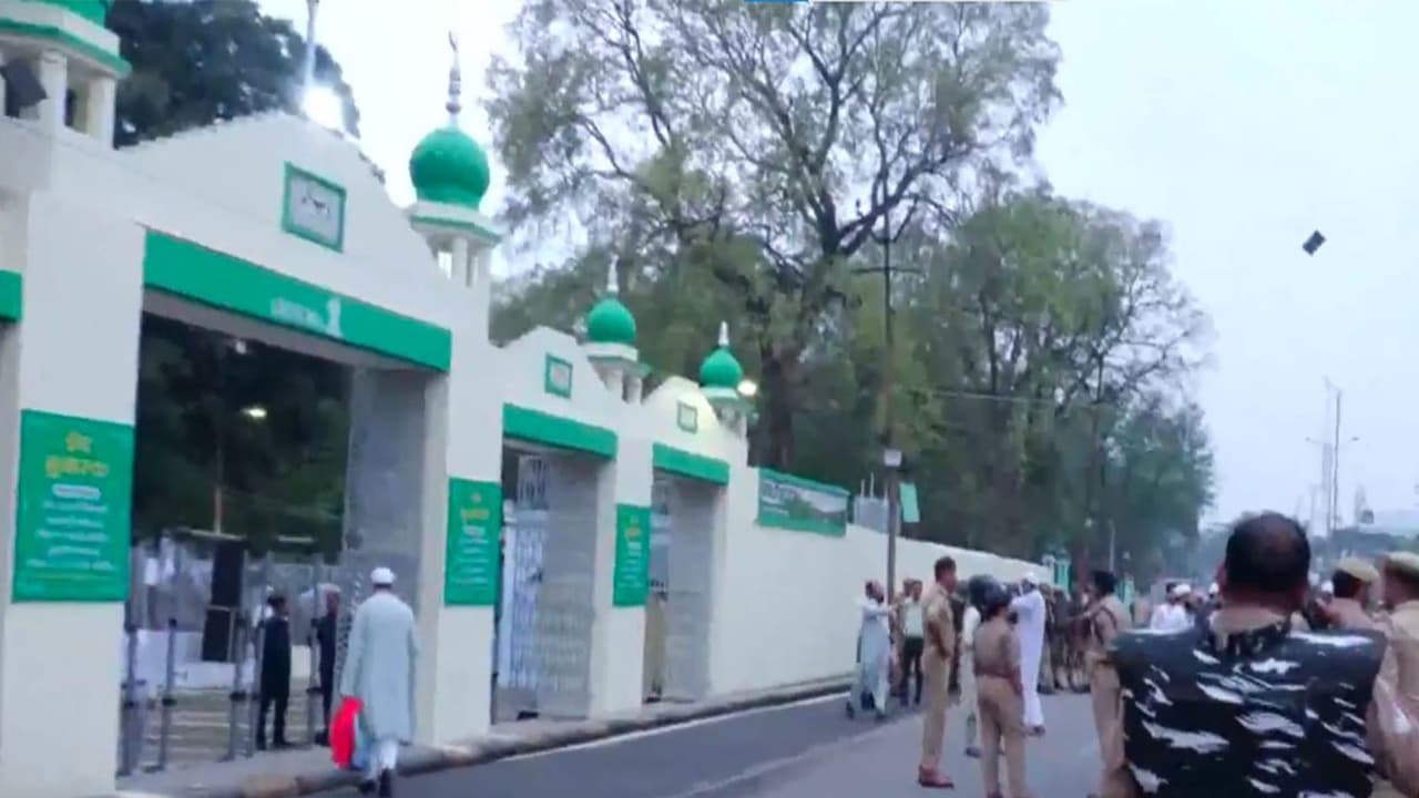 Eid al Fitr 2024 Kanpur Badi Eidgah Sees Heavy Security Deployment Eid al Fitr 2024 Kanpur Badi Eidgah Sees Heavy Security Deployment