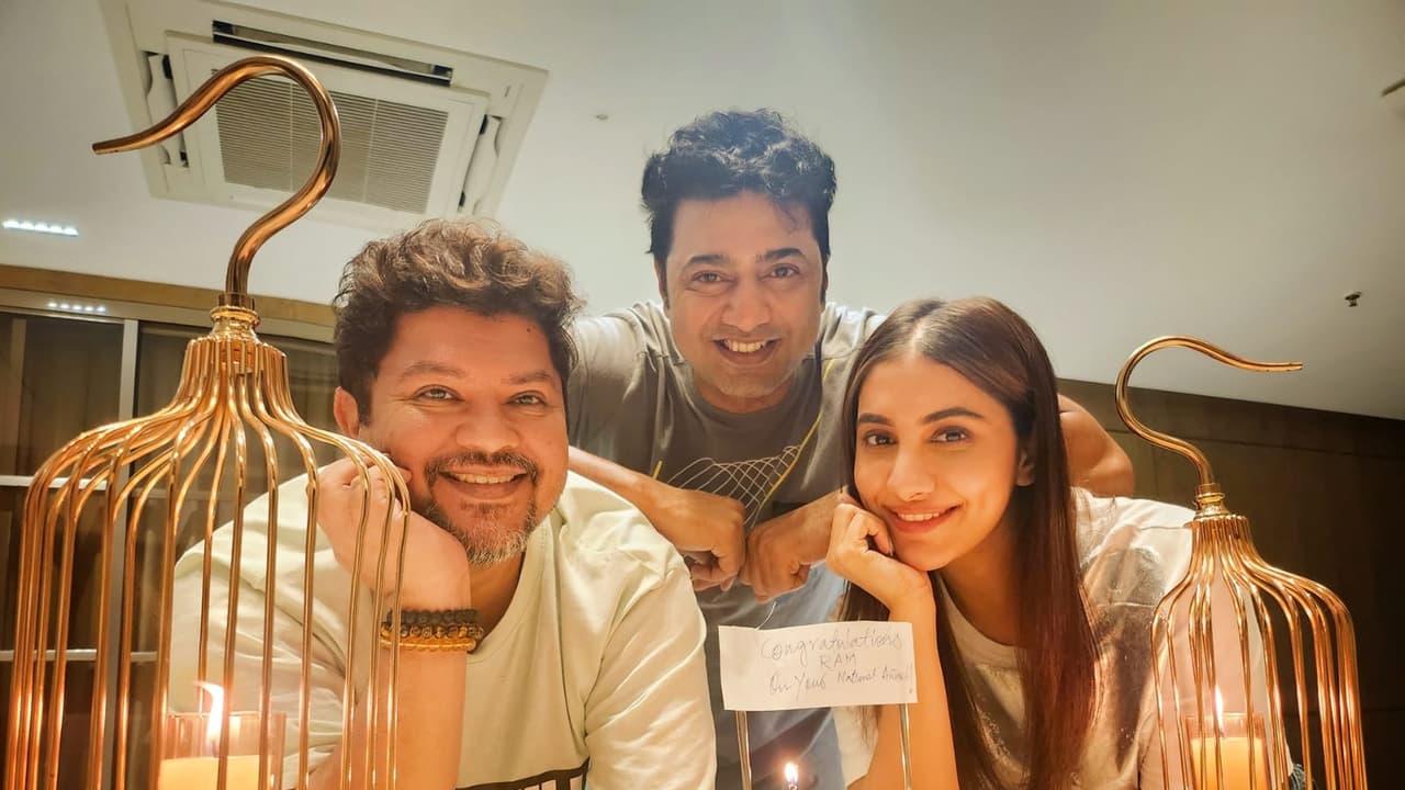 Celebrate Ramkamal Mukherjee s National Award win Dev Rukmini duo gave the party bsm