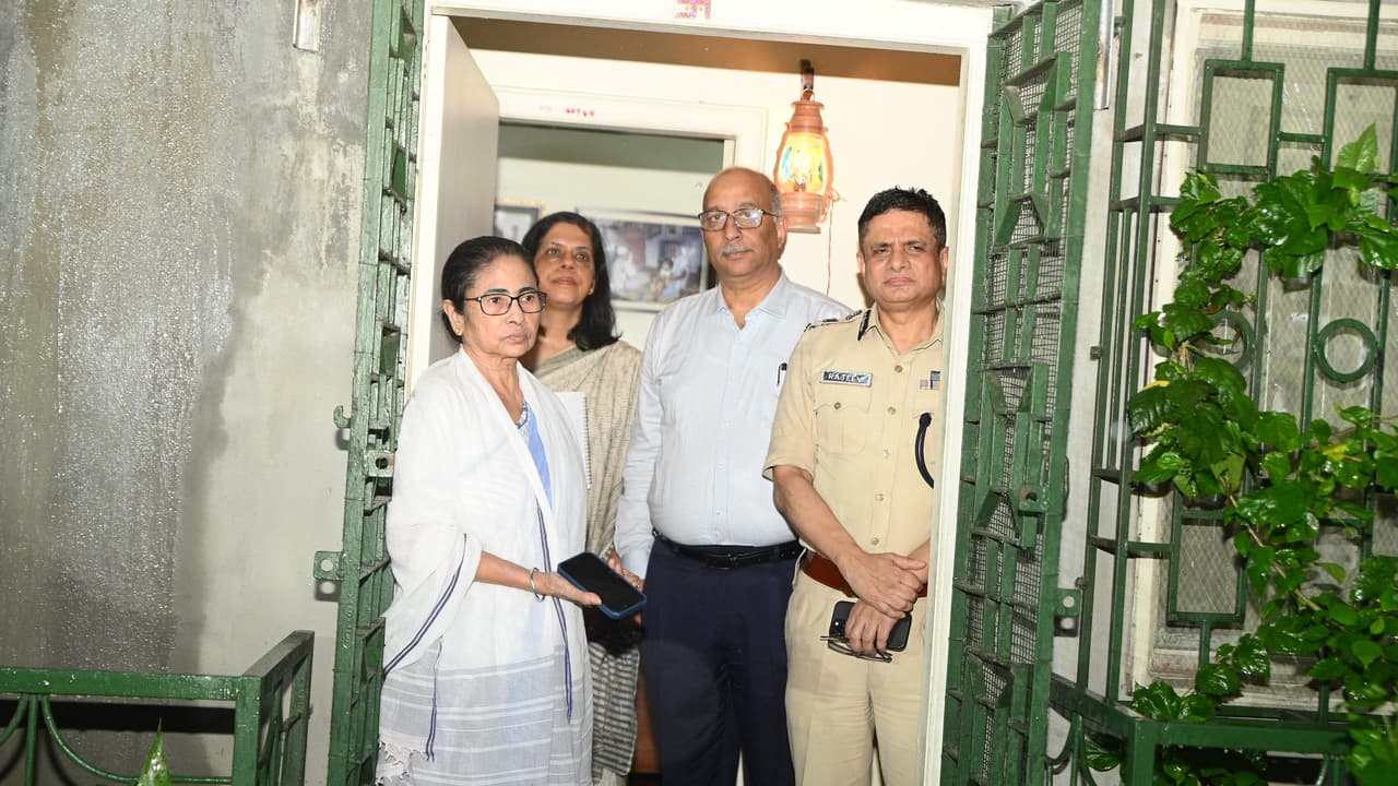 RG Kar Hospital protest Junior doctors have extended Mamata Banerjees meeting at Kalighat know top 10 updates bsm