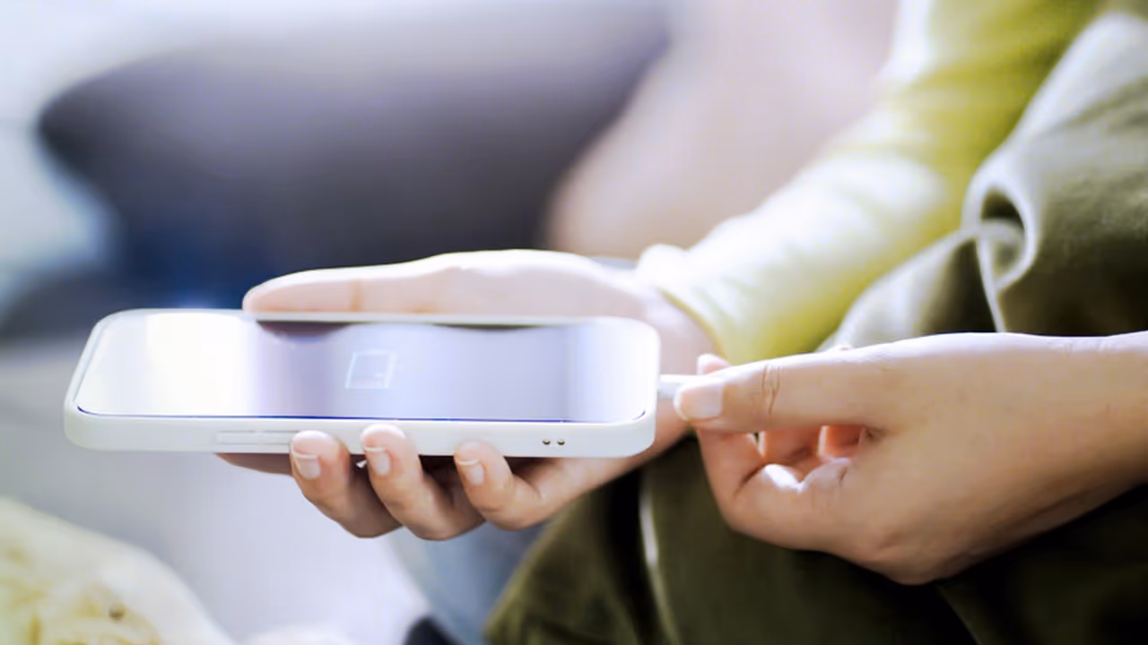 electricity for Laptop And Smartphone electricity for Laptop And Smartphone
