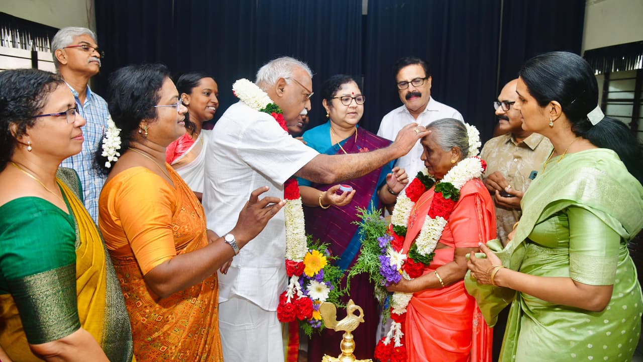 Vijaya Ragavan, Sulojana Vijaya Ragavan, Sulojana