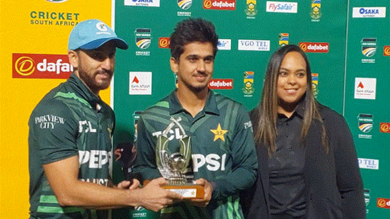 Salman Agha with Saim Ayub (Photo: @TheRealPCB/X)