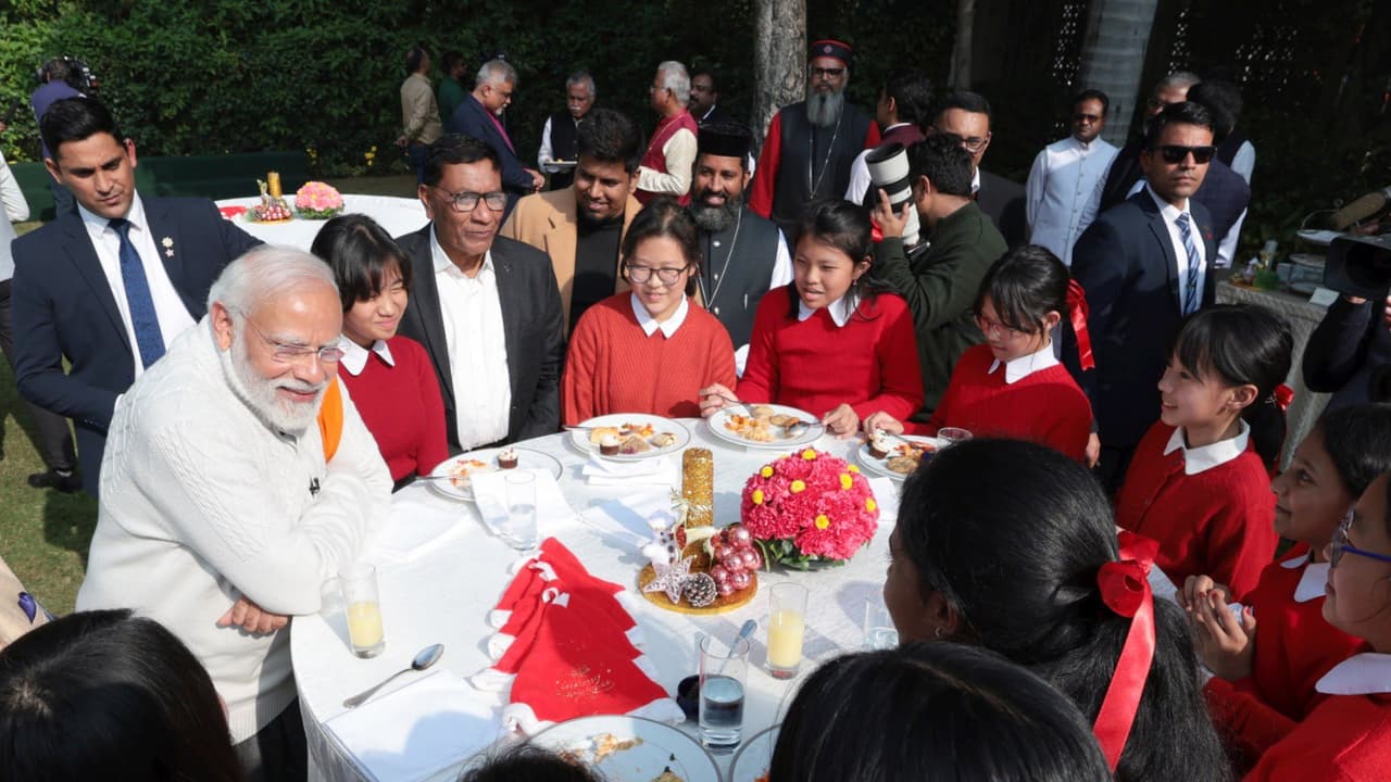 pm modi meets students pm modi meets students