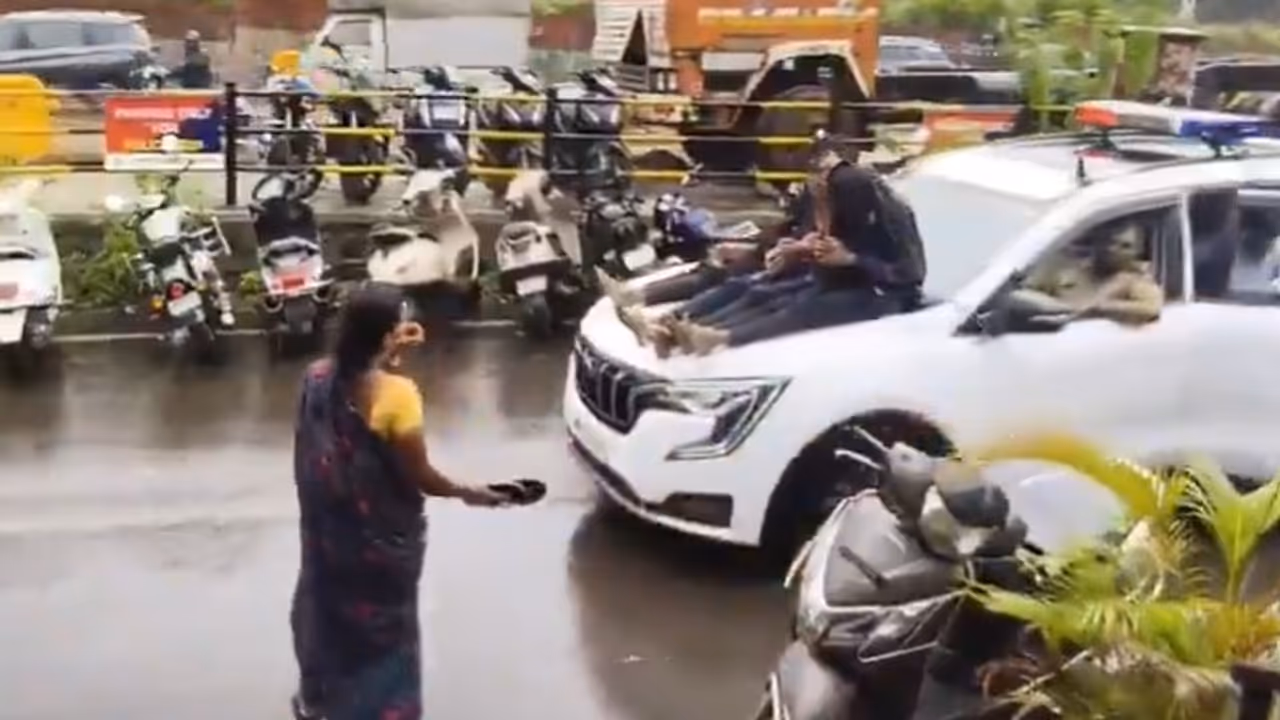 Maharashtra Crime Pune Minor Parade Row Senior Police Inspector Mansingh Patil Transferred After Viral Video Maharashtra Crime Pune Minor Parade Row Senior Police Inspector Mansingh Patil Transferred After Viral Video