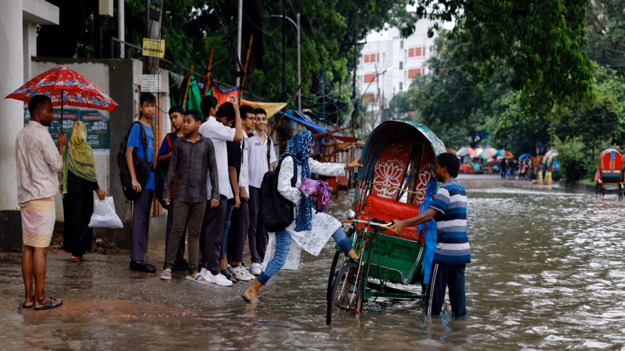 Bangladesh Floods Affect Over 1 Million as Heavy Rains Paralyze Major Cities Bangladesh Floods Affect Over 1 Million as Heavy Rains Paralyze Major Cities