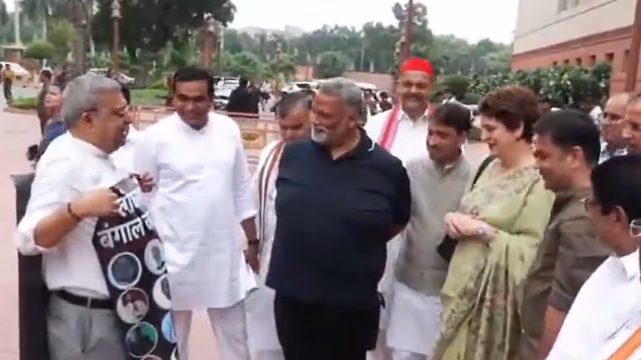 priyanka gandhi kalyan banerjee discuss mamata congress past in parliament priyanka gandhi kalyan banerjee discuss mamata congress past in parliament