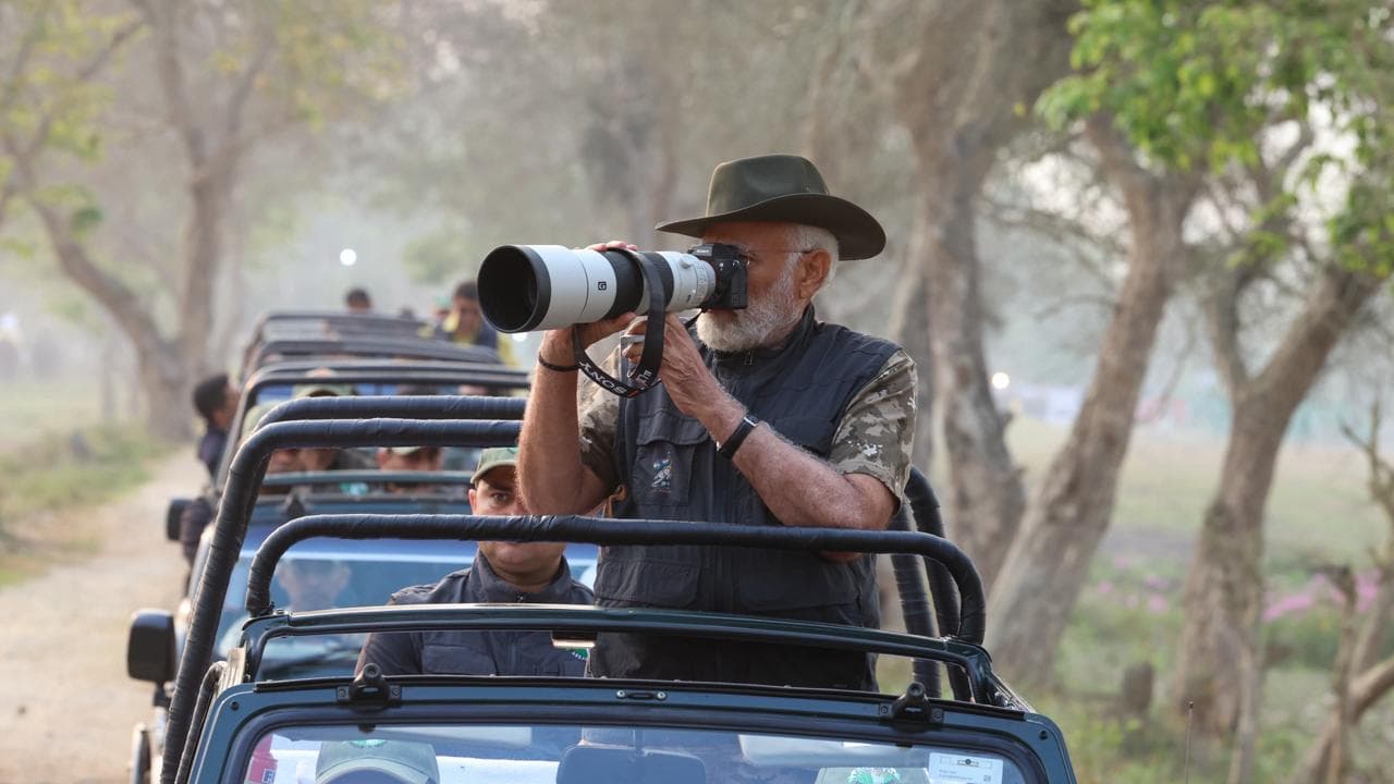 PM Modi visited Kaziranga Nyashalan Park at 5 am see pictures bsm PM Modi visited Kaziranga Nyashalan Park at 5 am see pictures bsm