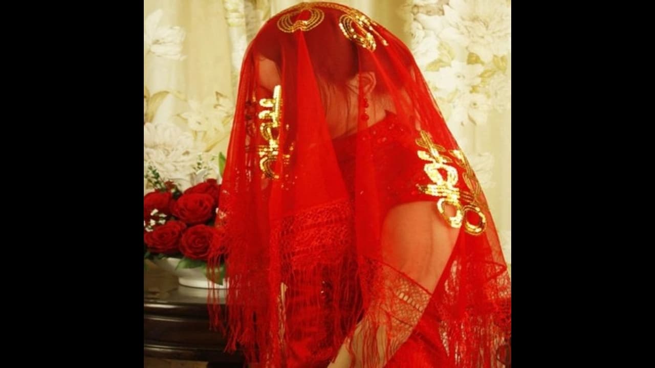 After taking seven rounds, the bride absconded with the lover, the groom and the baraati sitting waiting to return After taking seven rounds, the bride absconded with the lover, the groom and the baraati sitting waiting to return